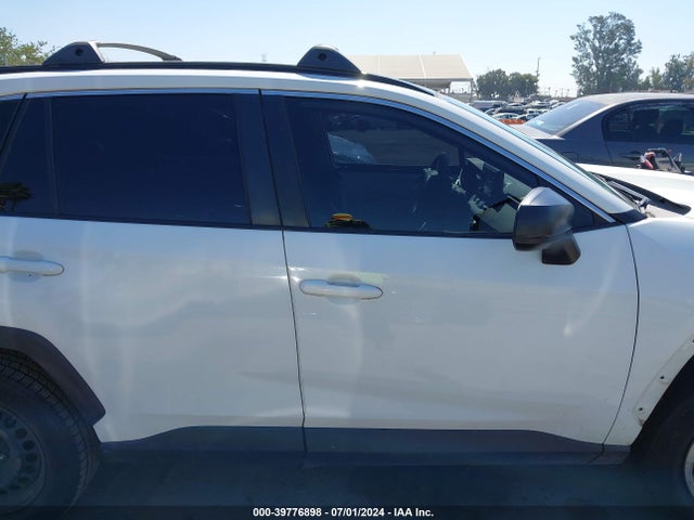 Toyota RAV4 LE 2019 JTMH1RFV3KD509311 Image 14