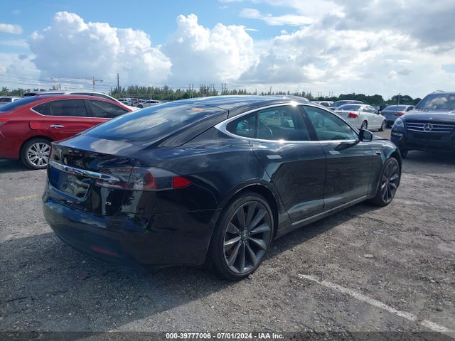 Tesla Model S 60/75 2017 5YJSA1E14HF200499 Image 4