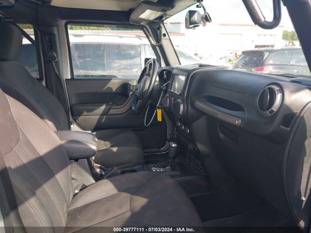 1C4BJWDG3FL638752 Jeep Wrangler Unlimited Sport