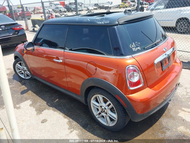 2012 MINI COOPER WMWSU3C5XCT259715 Photo 2