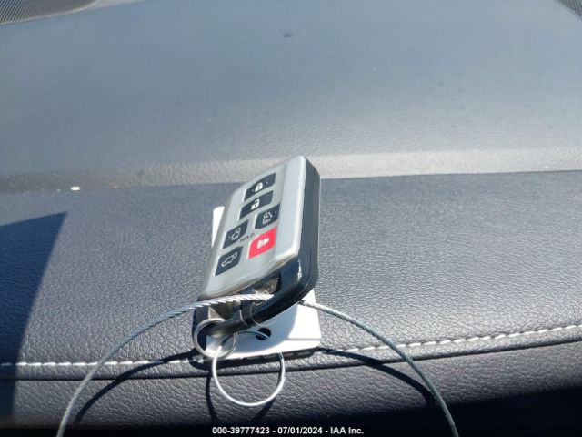 5TDYK3DC0FS596462 Toyota Sienna Xle 8 Passenger