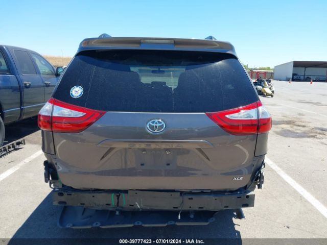 5TDYK3DC0FS596462 Toyota Sienna Xle 8 Passenger