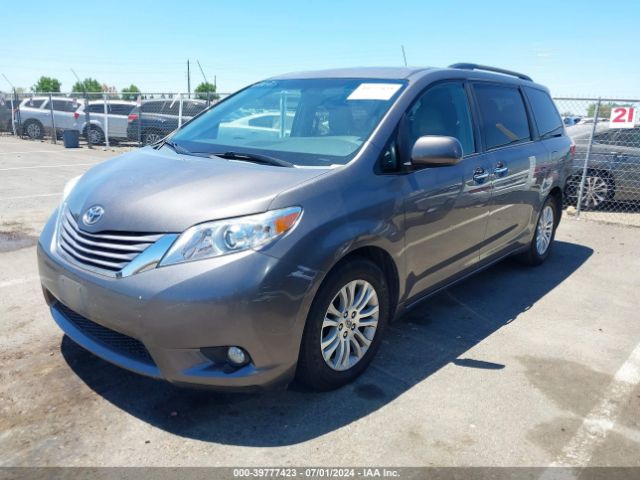 5TDYK3DC0FS596462 Toyota Sienna Xle 8 Passenger