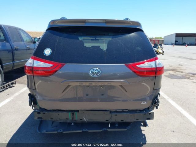 5TDYK3DC0FS596462 Toyota Sienna Xle 8 Passenger