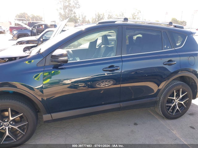 Toyota RAV4 SE 2018 JTMNFREV8JJ189599 Image 13