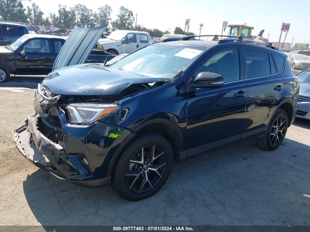 Toyota RAV4 SE 2018 JTMNFREV8JJ189599 Image 2