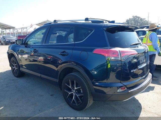 Toyota RAV4 SE 2018 JTMNFREV8JJ189599 Image 3