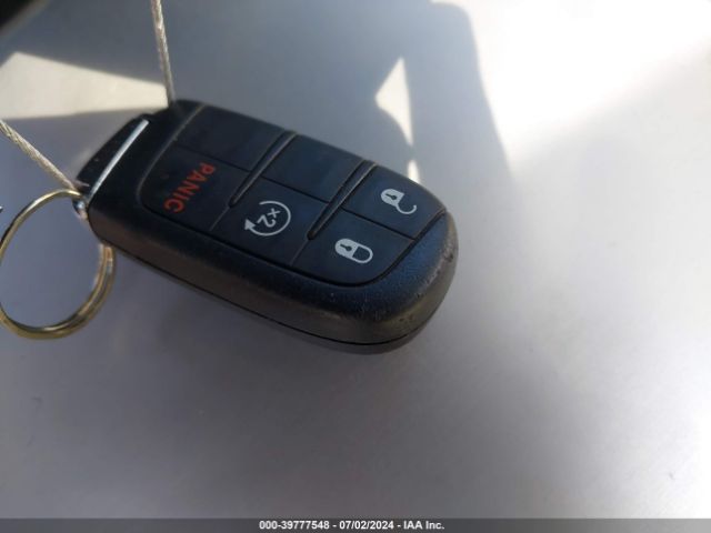 3C4NJCBBXJT500335 Jeep Compass Sun And Wheel Fwd
