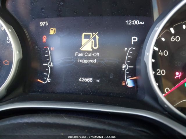 3C4NJCBBXJT500335 Jeep Compass Sun And Wheel Fwd