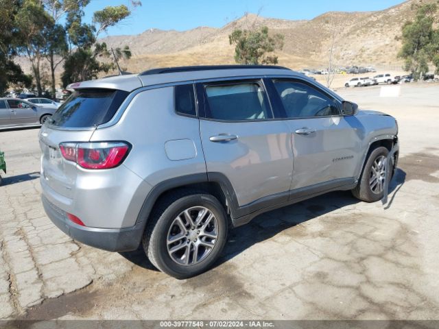3C4NJCBBXJT500335 Jeep Compass Sun And Wheel Fwd