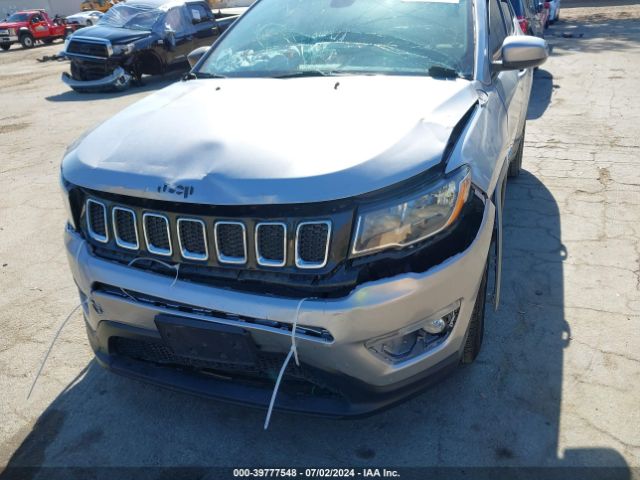 3C4NJCBBXJT500335 Jeep Compass Sun And Wheel Fwd