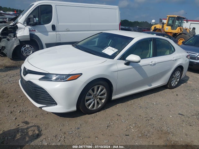 Toyota CAMRY LE 2020 4T1C11AK3LU506432 Image 2