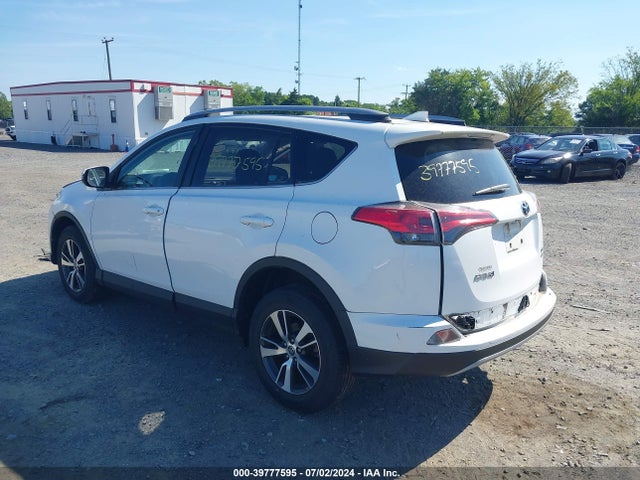 Toyota Rav4 Xle 2018 2T3RFREV7JW829725 Image 3