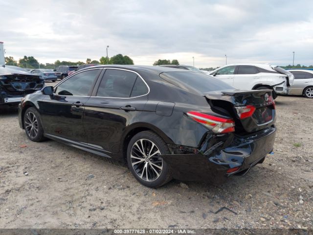 4T1B11HK3JU153673 Toyota CAMRY SE