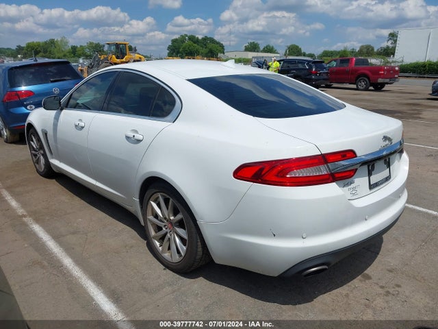 2014 JAGUAR XF SAJWA0ES5EPU29779 Photo 2