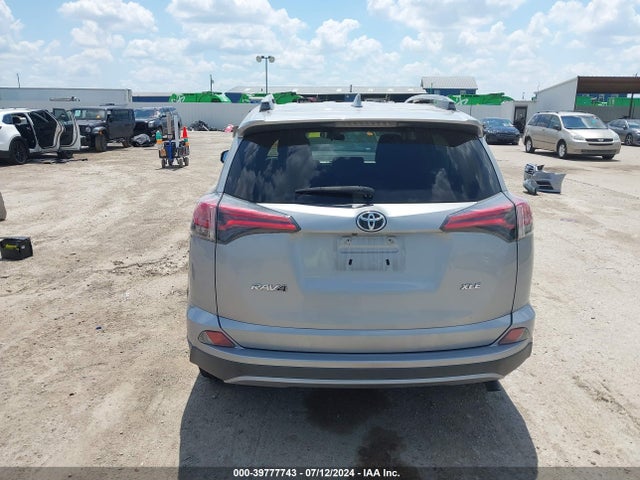 Toyota Rav4 Xle 2018 2T3WFREV9JW512743 Image 17