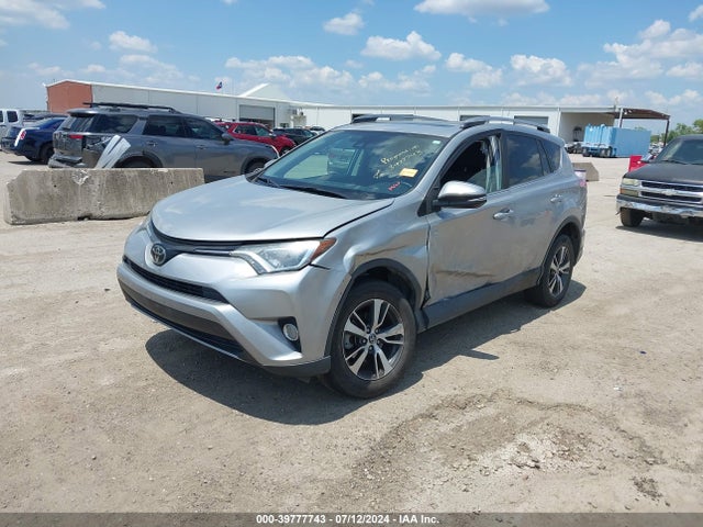 Toyota Rav4 Xle 2018 2T3WFREV9JW512743 Image 2