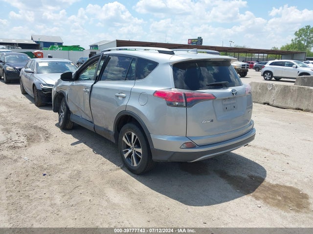 Toyota Rav4 Xle 2018 2T3WFREV9JW512743 Image 3