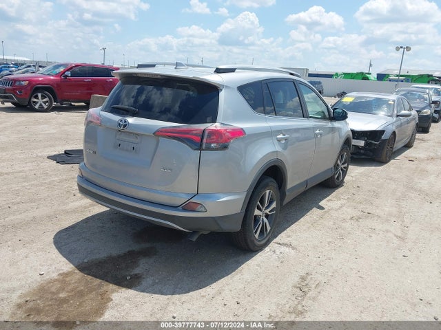Toyota Rav4 Xle 2018 2T3WFREV9JW512743 Image 4