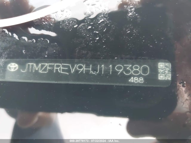 Toyota RAV4 LE 2017 JTMZFREV9HJ119380 Image 9