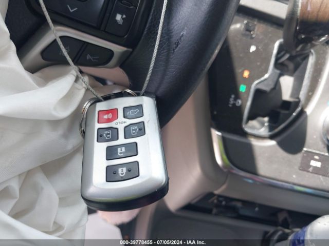 5TDYZ3DC6KS995379 Toyota Sienna Xle Premium 8 Passenger