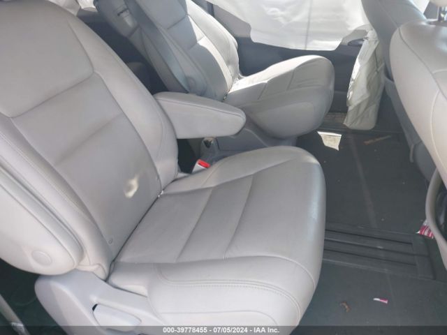 5TDYZ3DC6KS995379 Toyota Sienna Xle Premium 8 Passenger