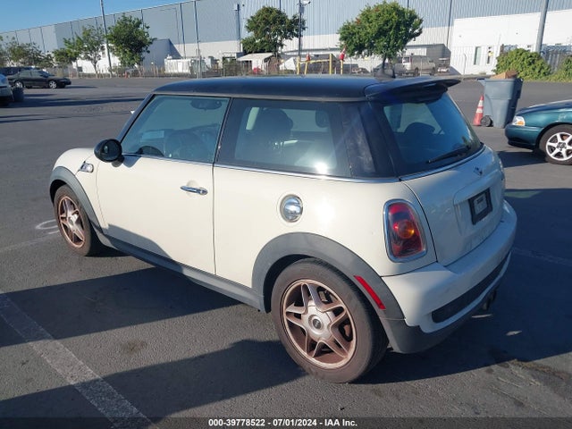2009 MINI COOPER S WMWMF73589TW88015 Photo 2
