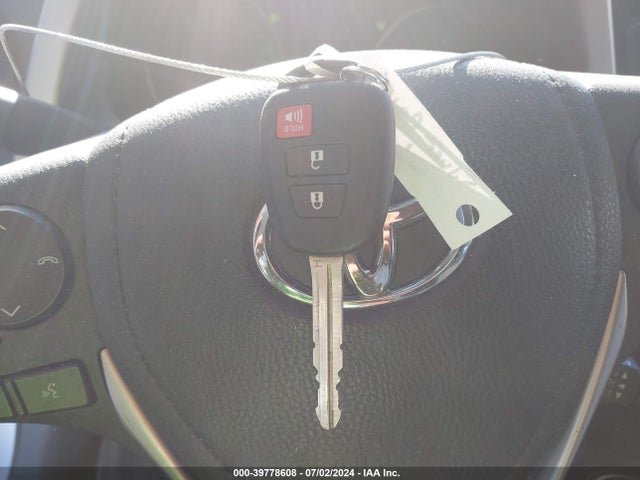 Toyota RAV4 LE 2018 JTMZFREV6JJ162600 Image 11
