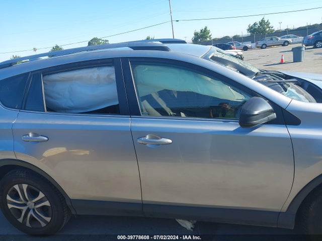 Toyota RAV4 LE 2018 JTMZFREV6JJ162600 Image 13