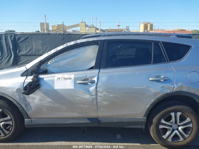Toyota RAV4 LE 2018 JTMZFREV6JJ162600 Image 14