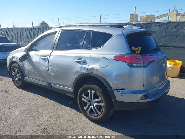 Toyota RAV4 LE 2018 JTMZFREV6JJ162600 Image 3