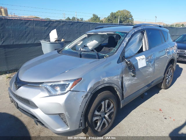 Toyota RAV4 LE 2018 JTMZFREV6JJ162600 Image 6