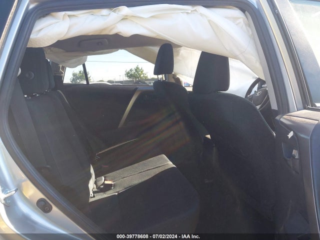 Toyota RAV4 LE 2018 JTMZFREV6JJ162600 Image 8