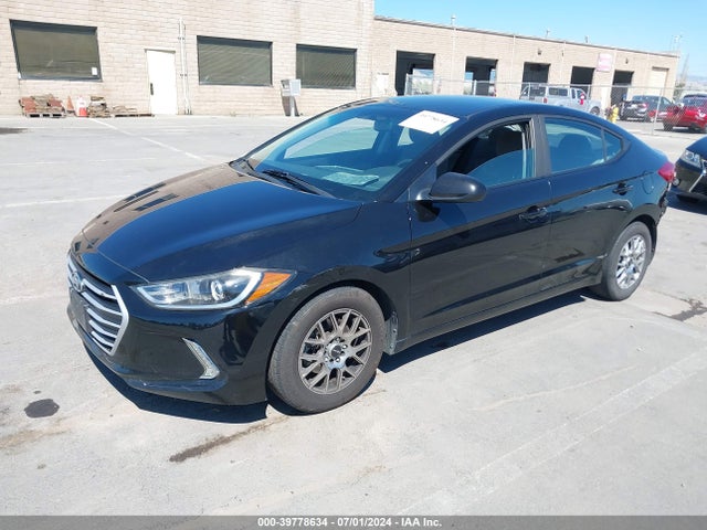 Hyundai ELANTRA SE 2018 KMHD74LFXJU452564 Image 2