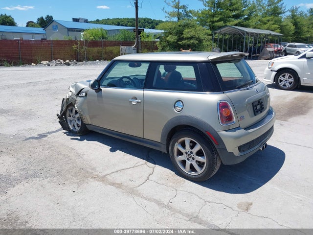 2009 MINI COOPER S WMWMF73509TW85352 Photo 2