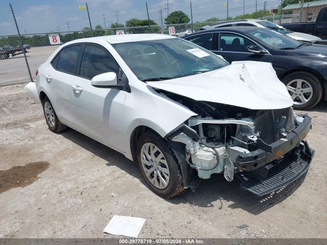 Toyota COROLLA LE 2018 5YFBURHE5JP745187 zdjęcie główne