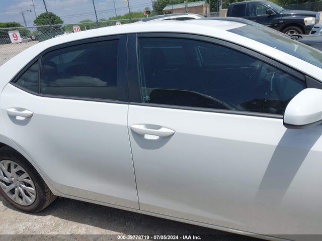 Toyota COROLLA LE 2018 5YFBURHE5JP745187 Image 14