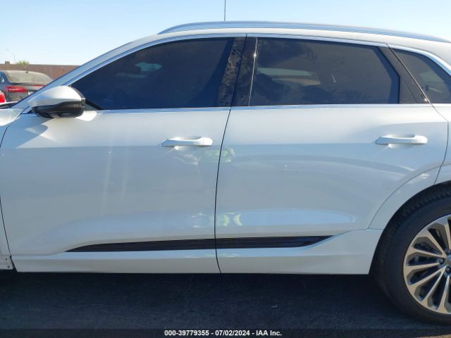 WA1VAAGE1KB010340 Audi E-tron Premium Plus