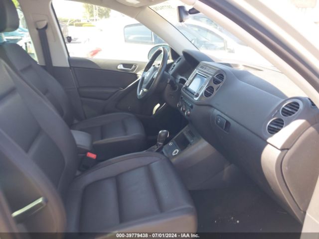 WVGAV7AX3GW576484 Volkswagen TIGUAN SE