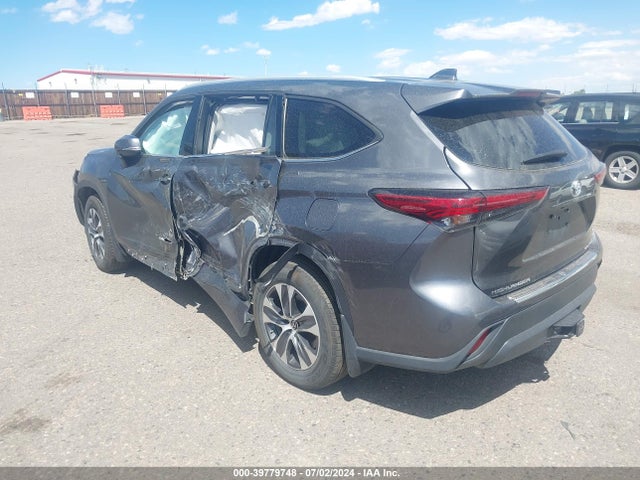 Toyota Highlander Xle 2022 5TDGZRBH8NS249100 Image 3