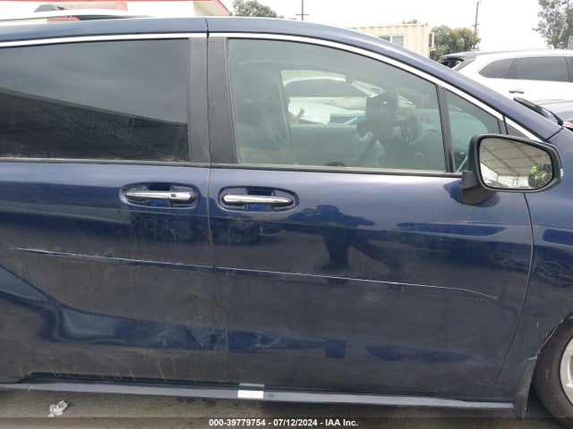 Toyota Sienna Platinum 2022 5TDERKEC1NS126303 Image 13