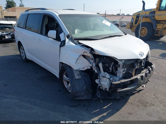 Toyota Sienna Le 8 Passenger 2015 5TDKK3DC4FS624995 головне зображення