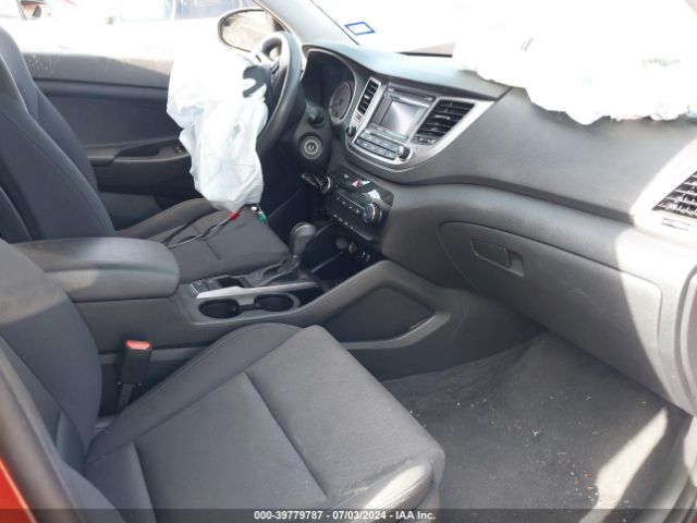 KM8J33A40HU421151 Hyundai TUCSON SE