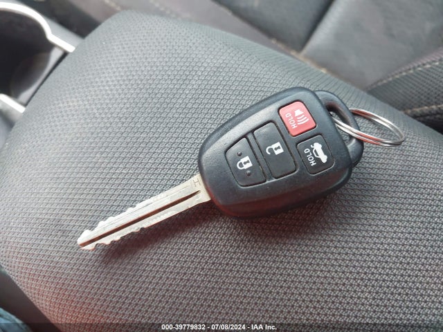 Toyota COROLLA LE 2018 5YFBURHE4JP802737 Image 11