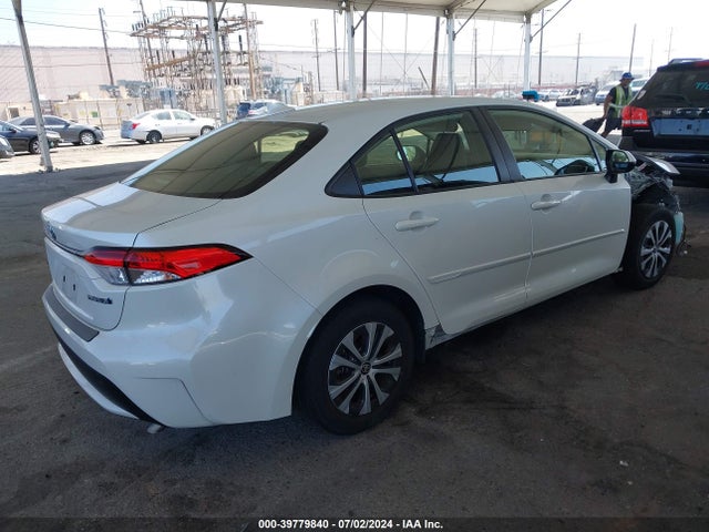 Toyota Corolla Hybrid Le 2021 JTDEAMDE1MJ032486 Image 4