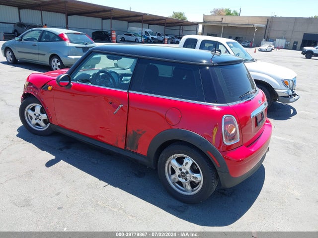 2009 MINI COOPER WMWMF33589TW70865 Photo 2