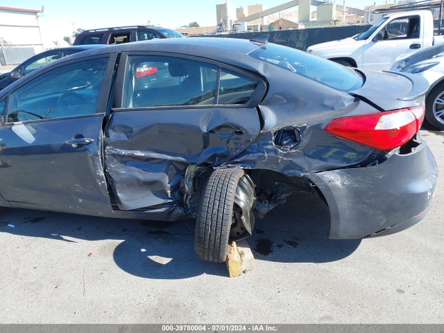 KNAFK4A69G5577408 KIA FORTE LX