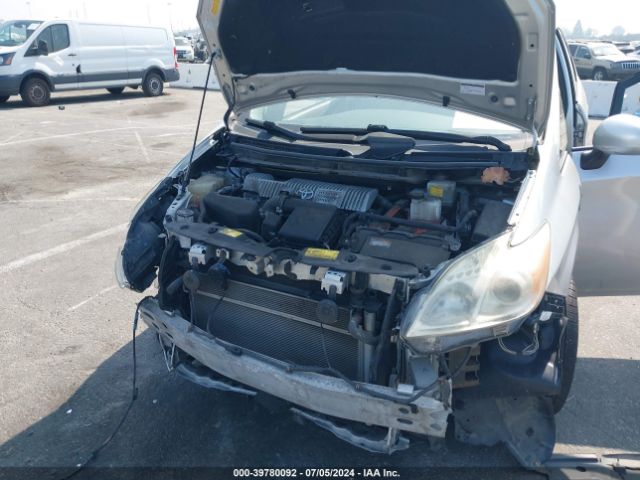 JTDKN3DU0E1761993 Toyota Prius Two
