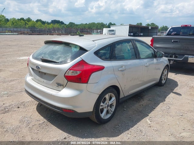 Ford FOCUS SE 2014 1FADP3K28EL422008 Image 4