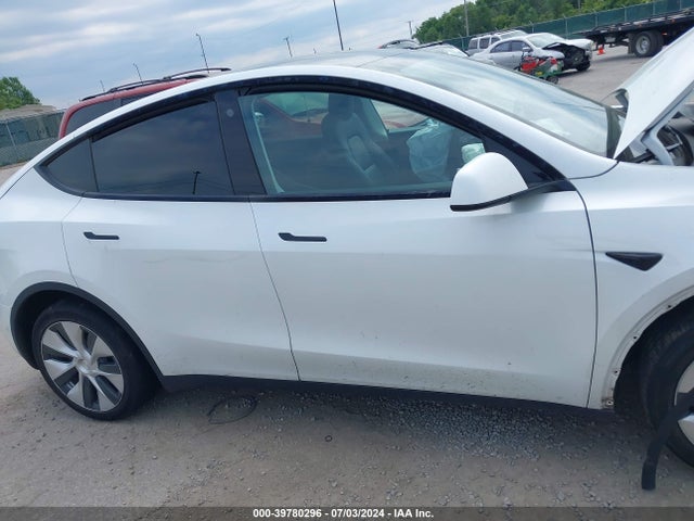 Tesla Model Y Long Range Dual Motor All-wheel Drive 2021 5YJYGDEEXMF073247 Image 13